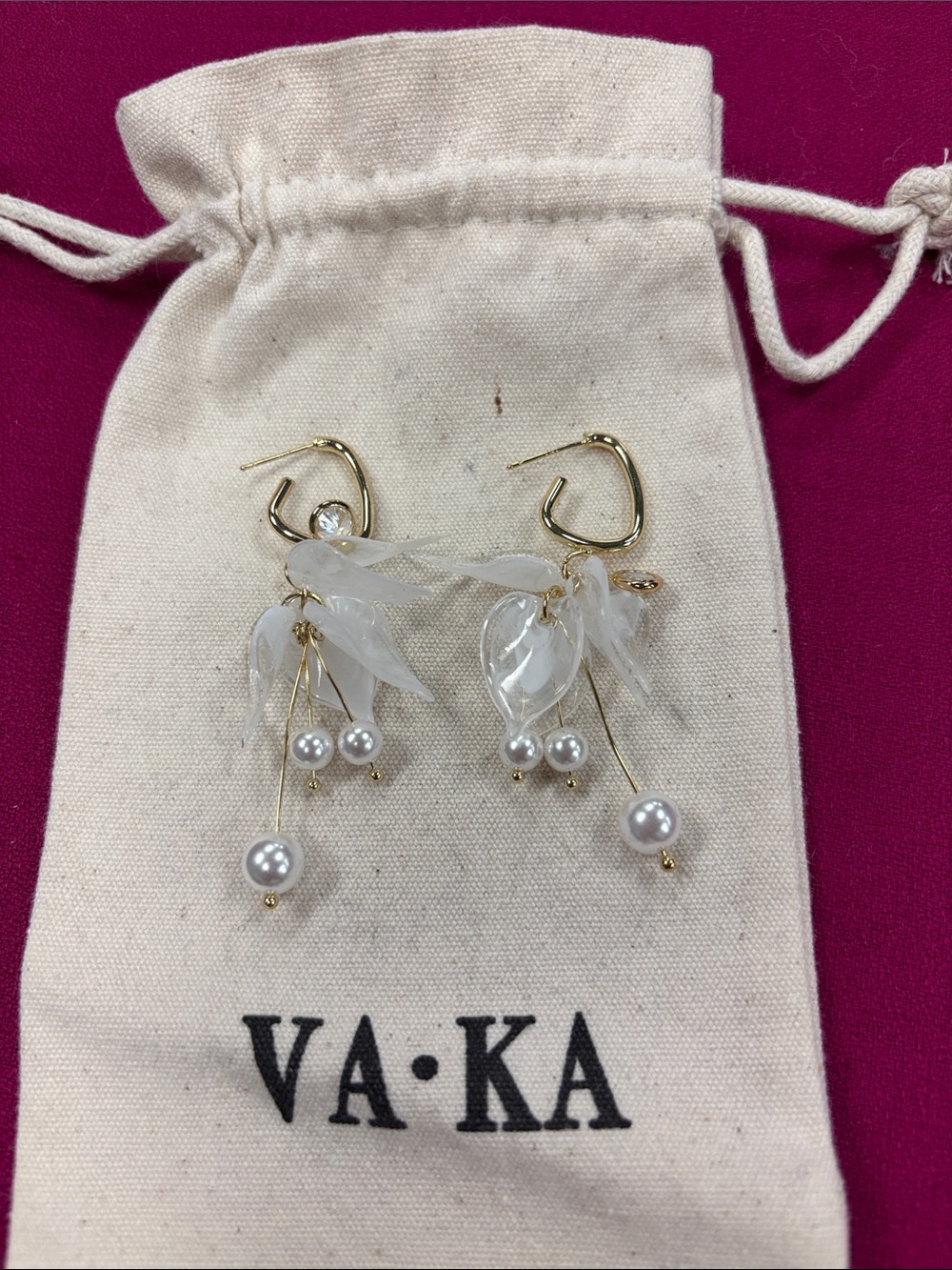 VAKA White Pearl Drop Leaf Earrings - Gold